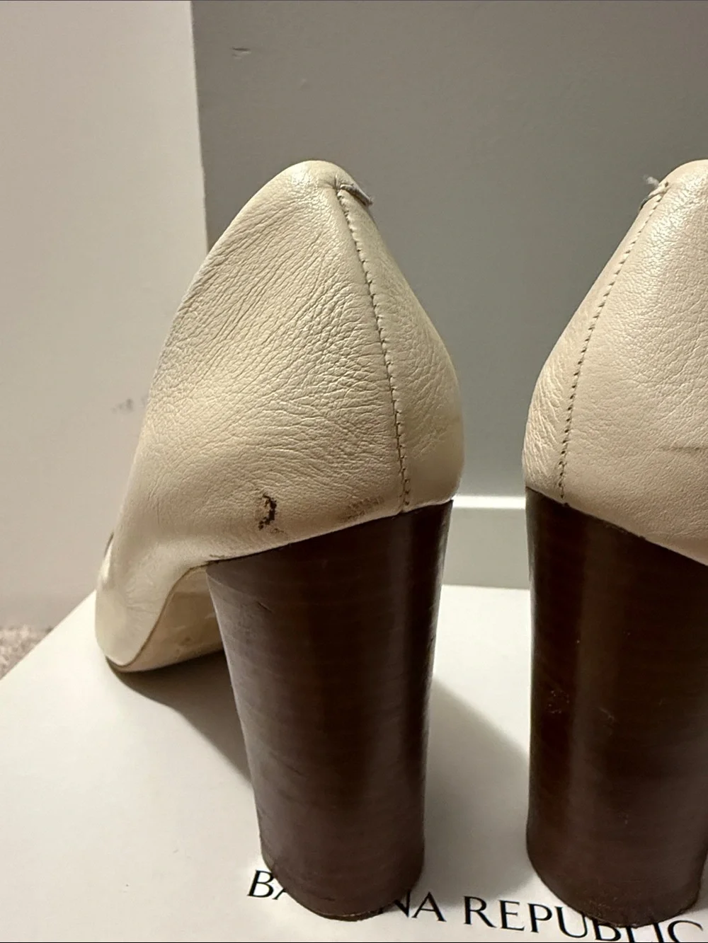 Banana Republic Cream and Black Two-Tone Leather Pumps
